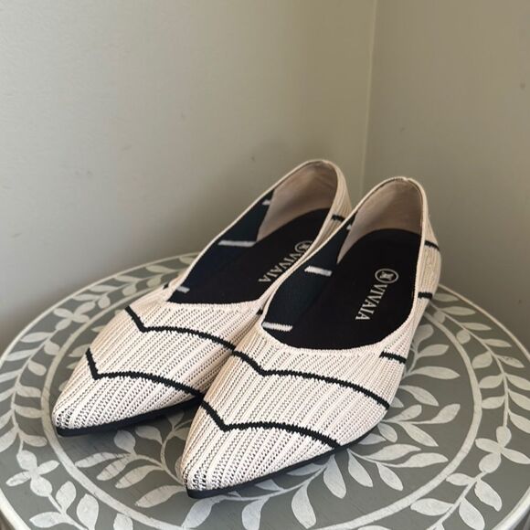 Vivaia Pointed Toe Striped Flats sz 42 - Picture 2 of 14